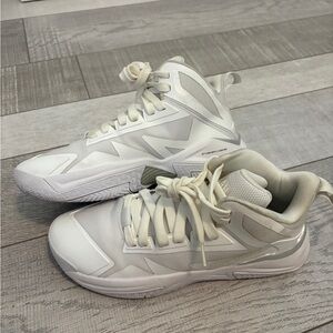 White Moolah basketball woman’s shoes